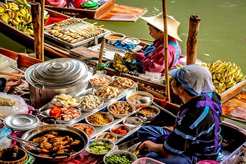 Damnoen Saduak Floating Market